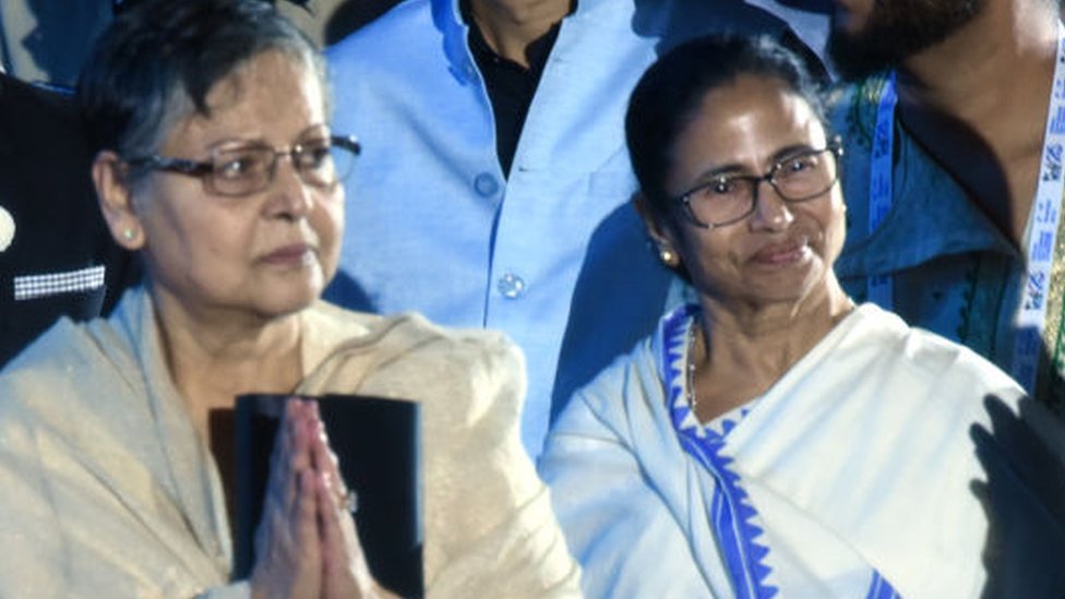 राखी और ममता बनर्जी राखी और ममता बनर्जी