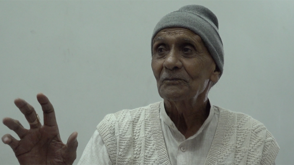 90 के चौधरी धर्मचंद का कहना है कि उनके गांव में कभी हिंदू-मुसलमानों के बीच तनाव नहीं हुआ है 90 के चौधरी धर्मचंद का कहना है कि उनके गांव में कभी हिंदू-मुसलमानों के बीच तनाव नहीं हुआ है